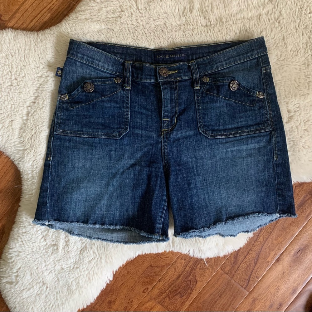 Rock & Republic Size 12 Stinger Denim Shorts with frayed hem